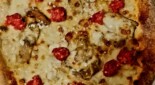 Pizza funghi porcini salsiccia di bra e castelmagno